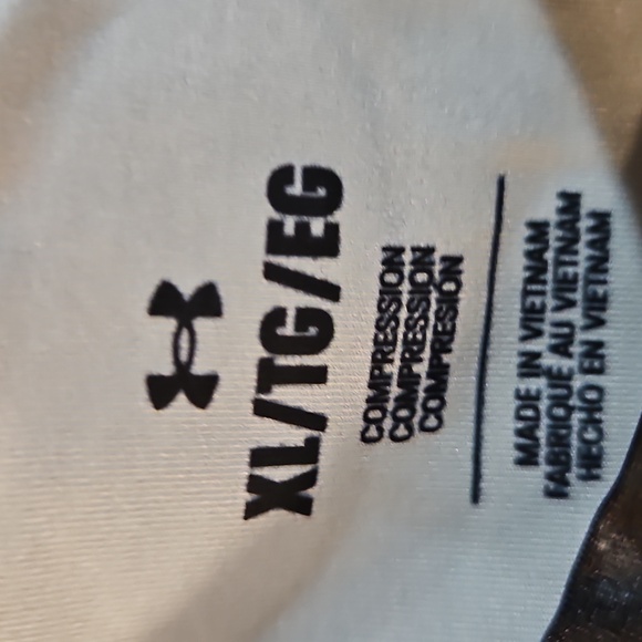 Under Armour Black Sleeveless Men's Shirt - Picture 3 of 6